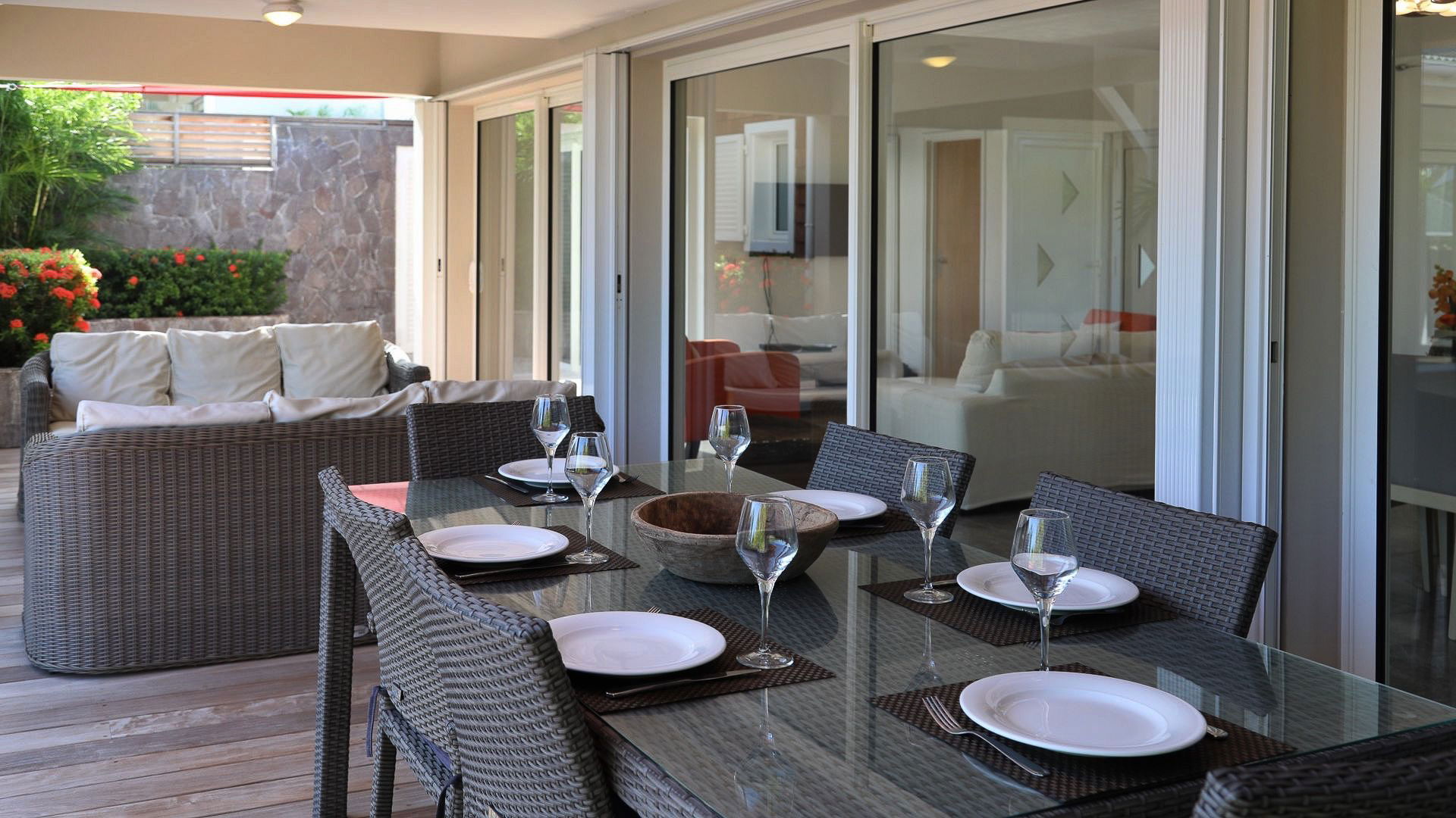 POOL & TERRACE