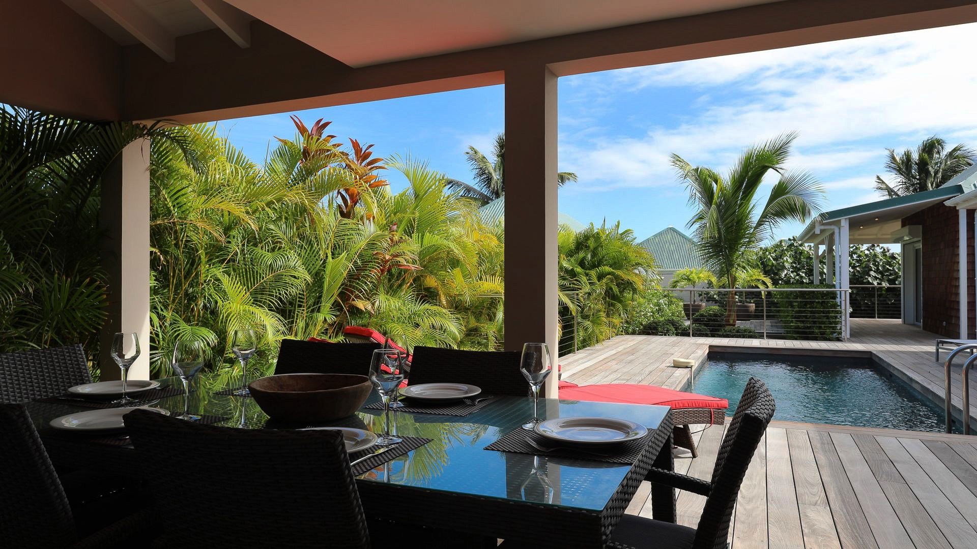 POOL & TERRACE