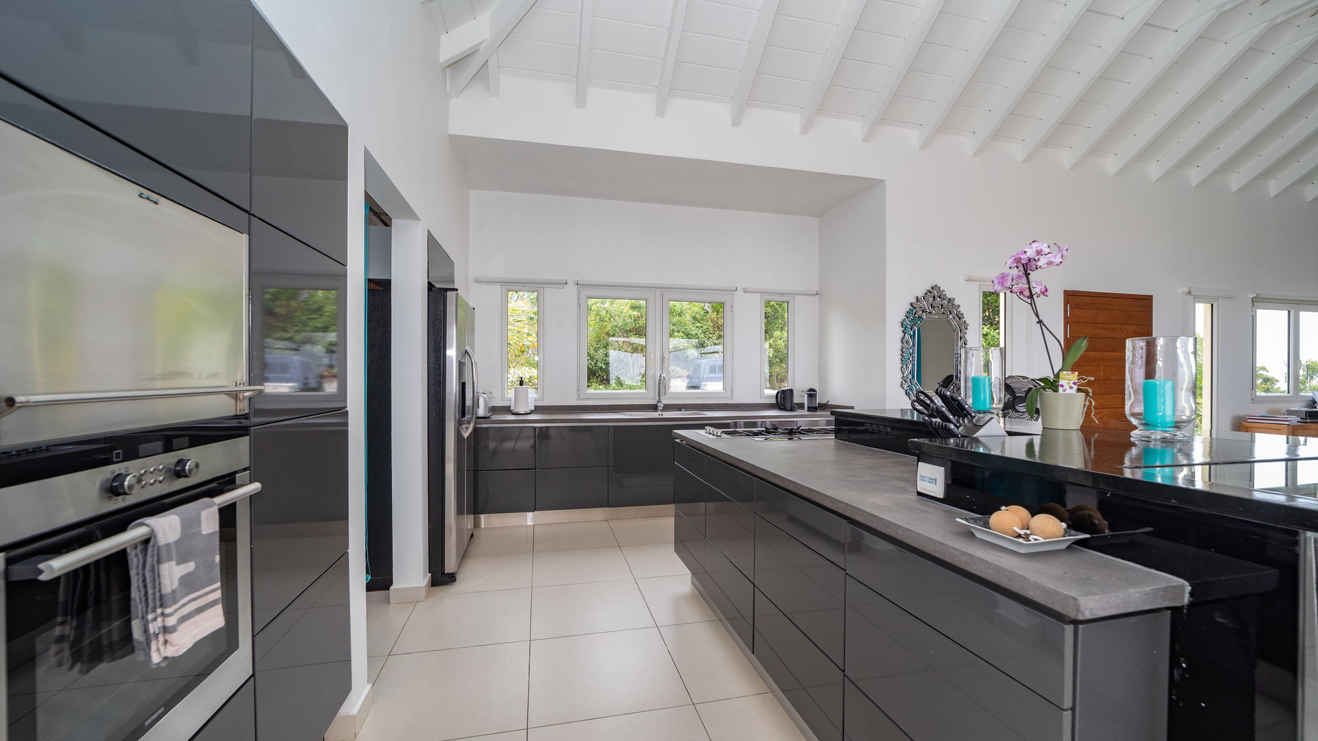 KITCHEN & DINING AREA