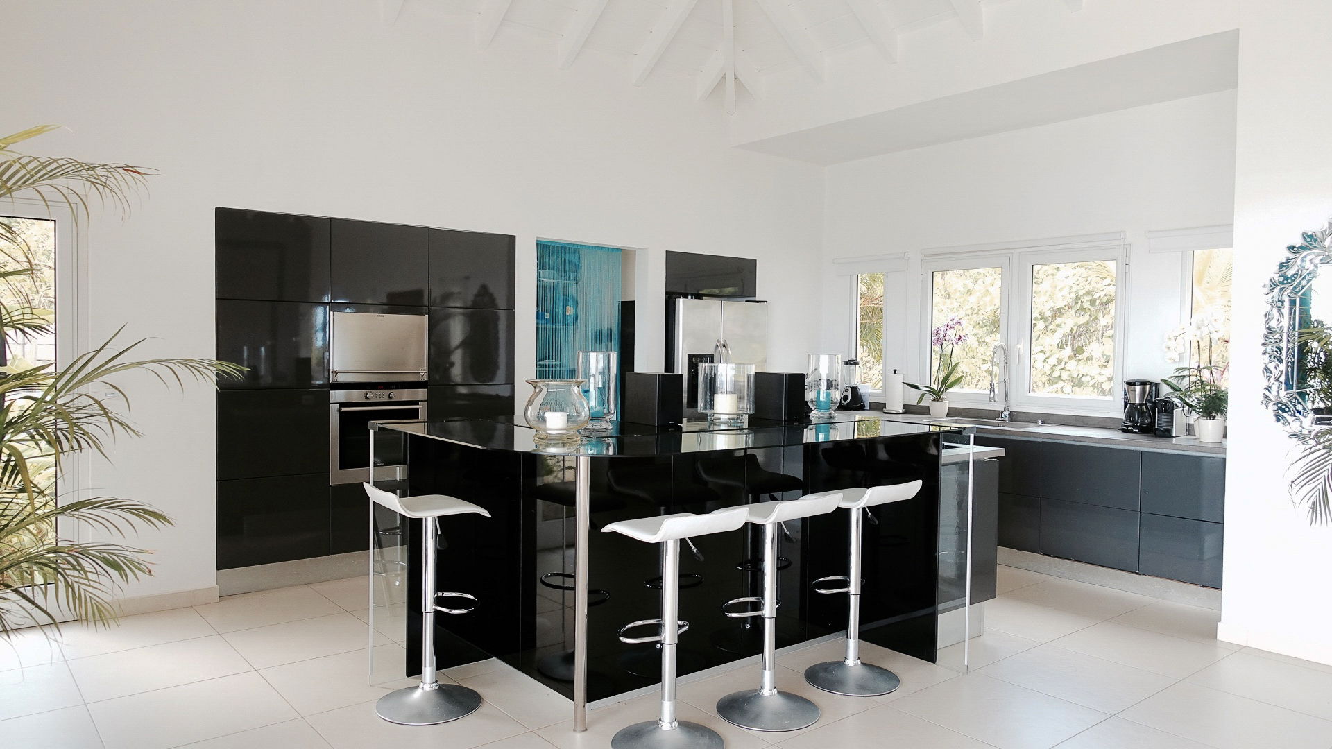 KITCHEN & DINING AREA
