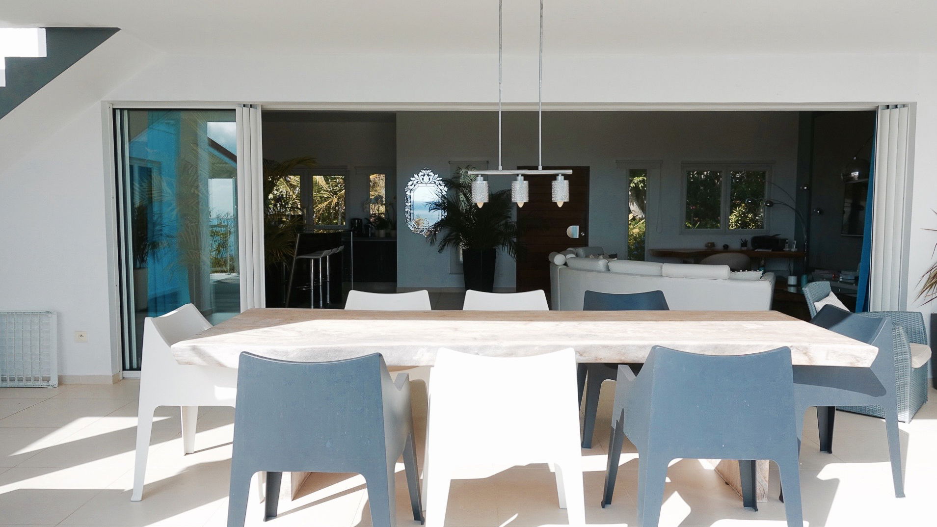 KITCHEN & DINING AREA