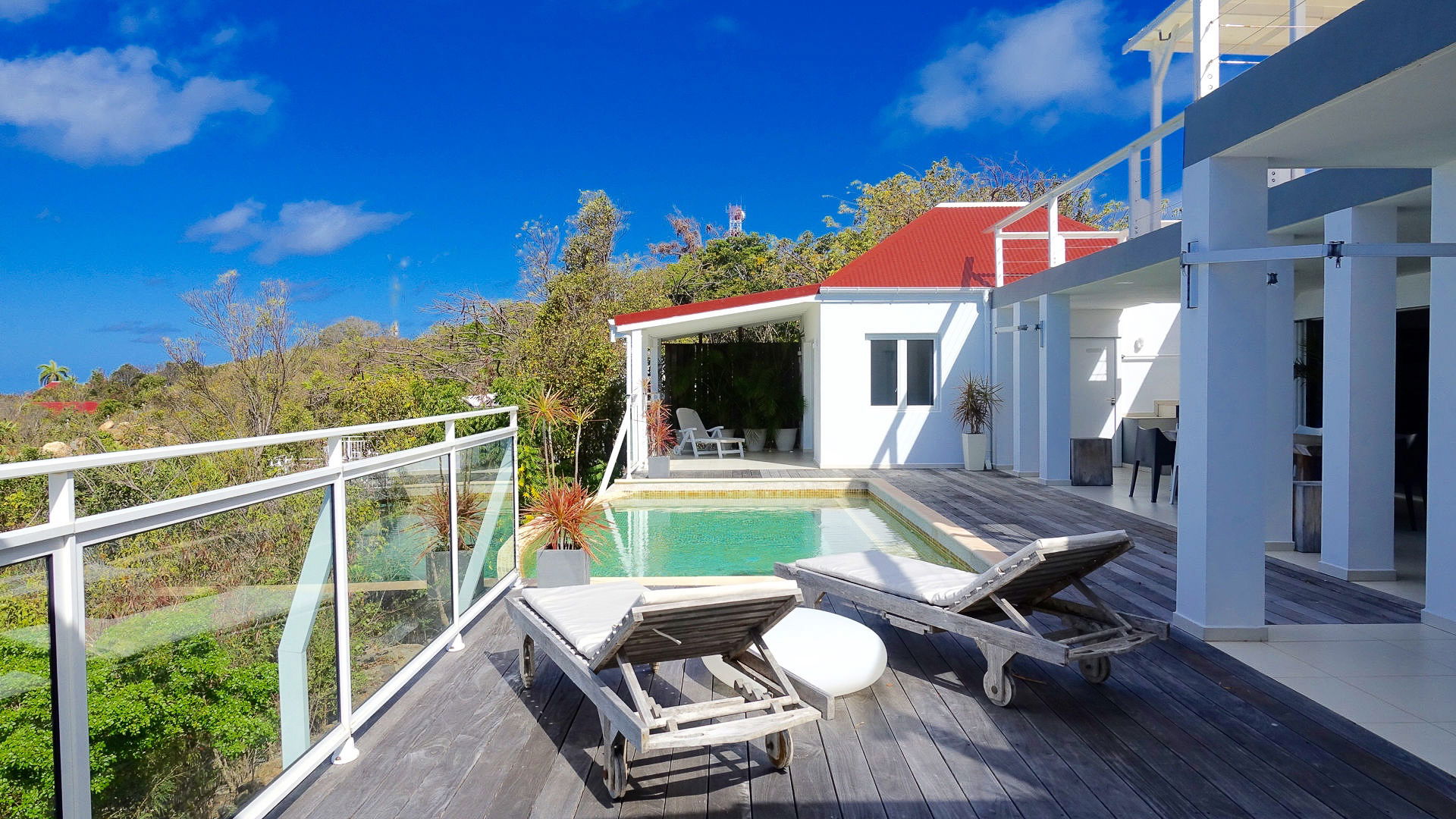 POOL & TERRACE
