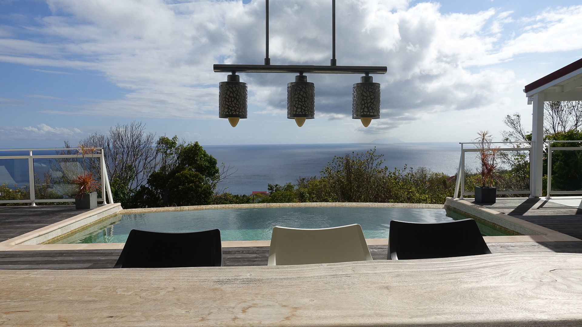 POOL & TERRACE