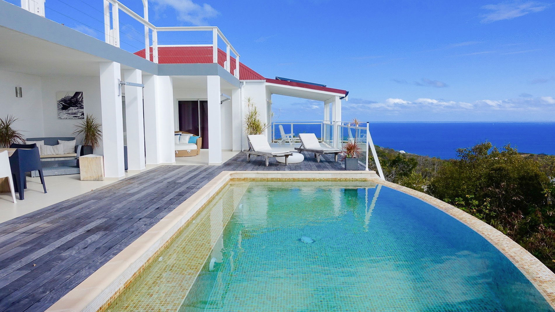 POOL & TERRACE