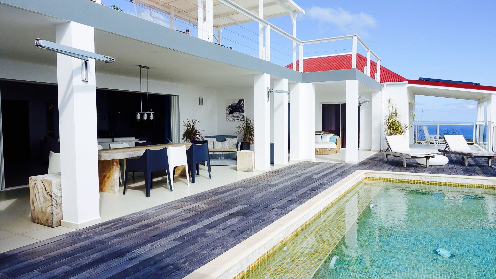 POOL & TERRACE