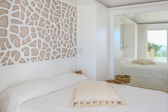VILLA ECLIPSE BEDROOM1 2
