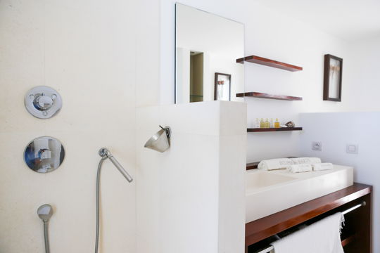 VILLA ECLIPSE BEDROOM2 4