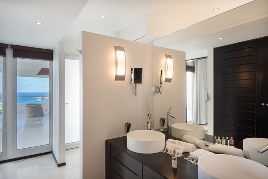VILLA ECLIPSE BEDROOM3 5