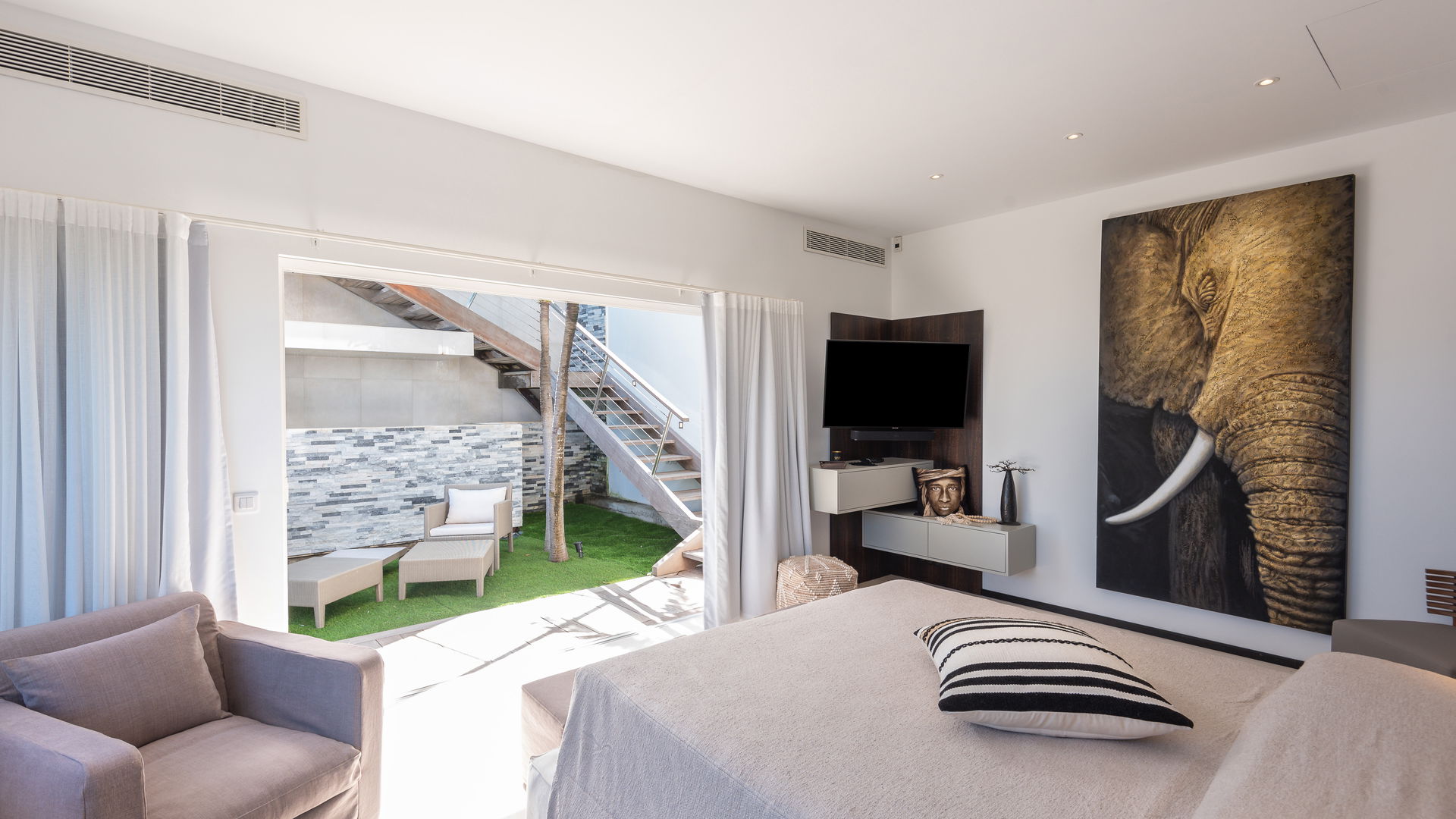 BEDROOM 5