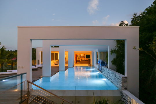 VILLA ECLIPSE BY NIGHT 10
