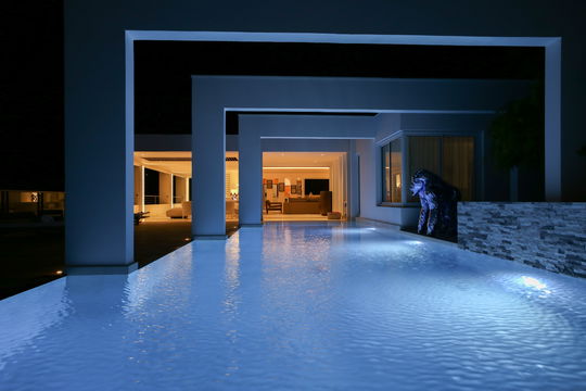 VILLA ECLIPSE BY NIGHT 11