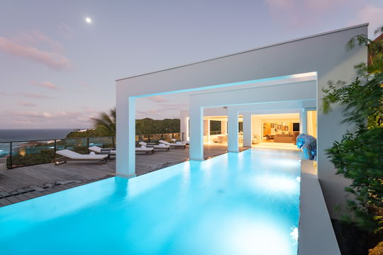 VILLA ECLIPSE BY NIGHT 2