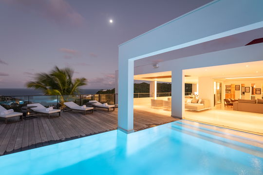 VILLA ECLIPSE BY NIGHT 3