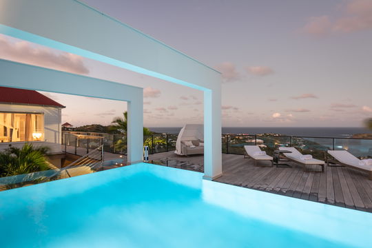 VILLA ECLIPSE BY NIGHT 5