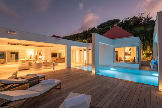 VILLA ECLIPSE BY NIGHT 6