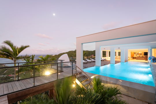 VILLA ECLIPSE BY NIGHT 7