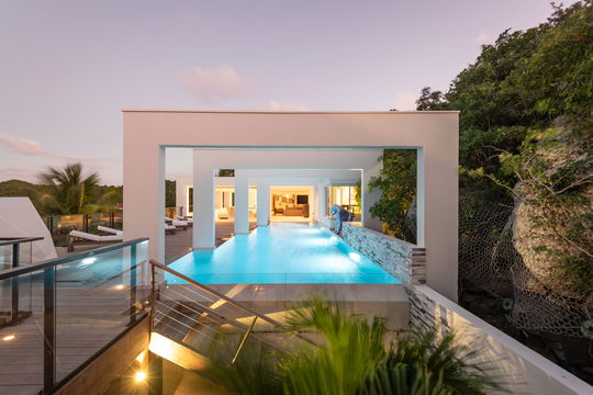 VILLA ECLIPSE BY NIGHT 9
