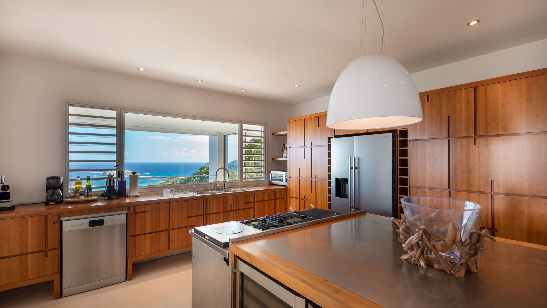 KITCHEN & DINING AREA