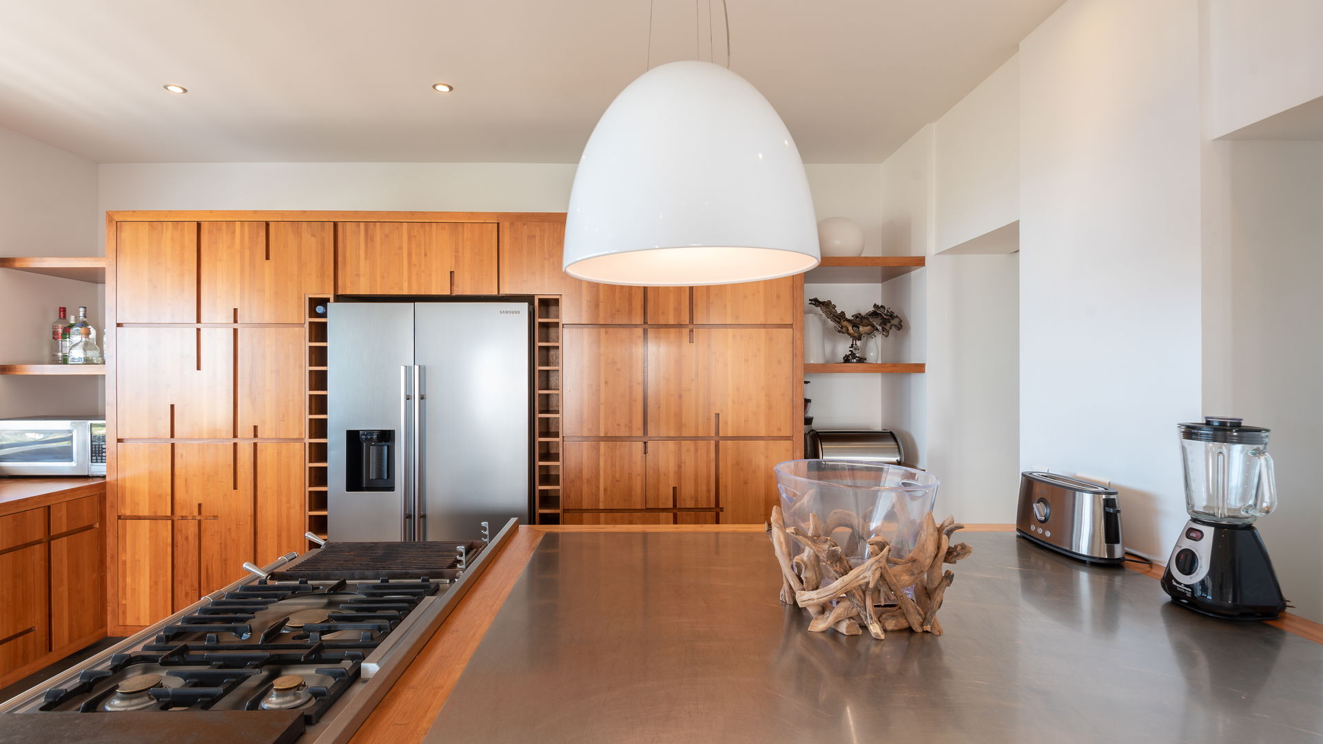KITCHEN & DINING AREA