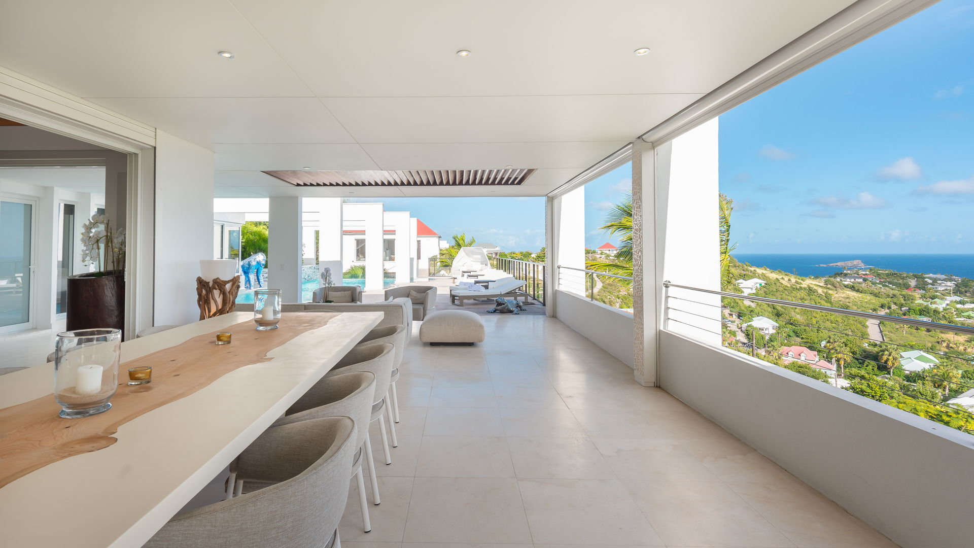 KITCHEN & DINING AREA