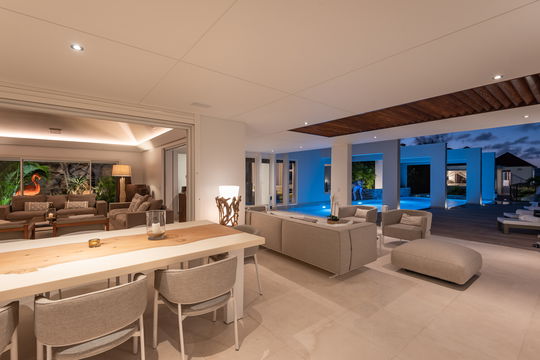 VILLA ECLIPSE KITCHEN & DINING AREA 6