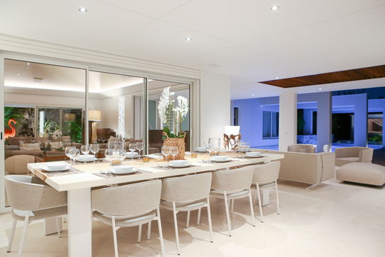 VILLA ECLIPSE KITCHEN & DINING AREA 7