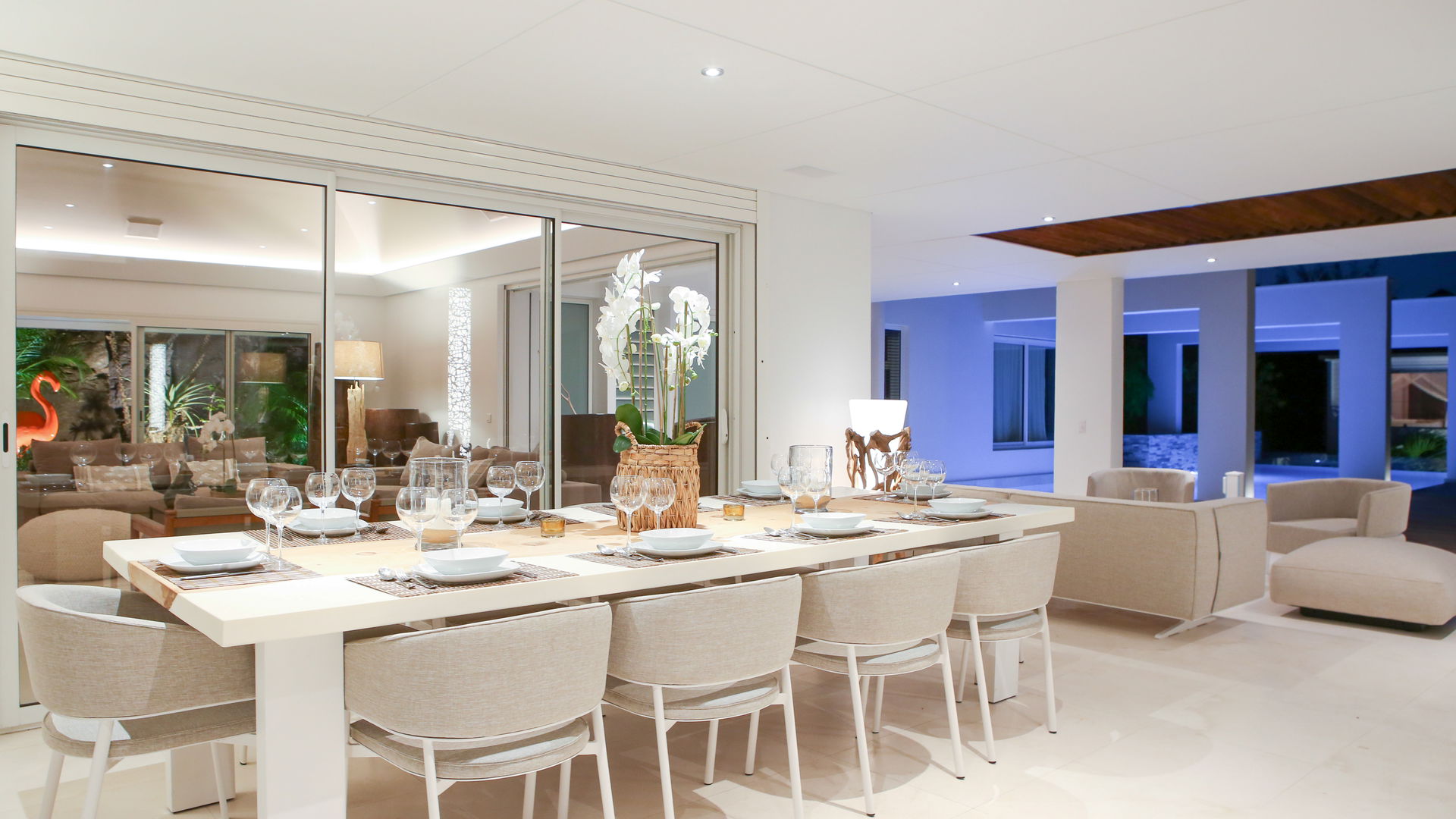 KITCHEN & DINING AREA