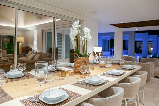 VILLA ECLIPSE KITCHEN & DINING AREA 8