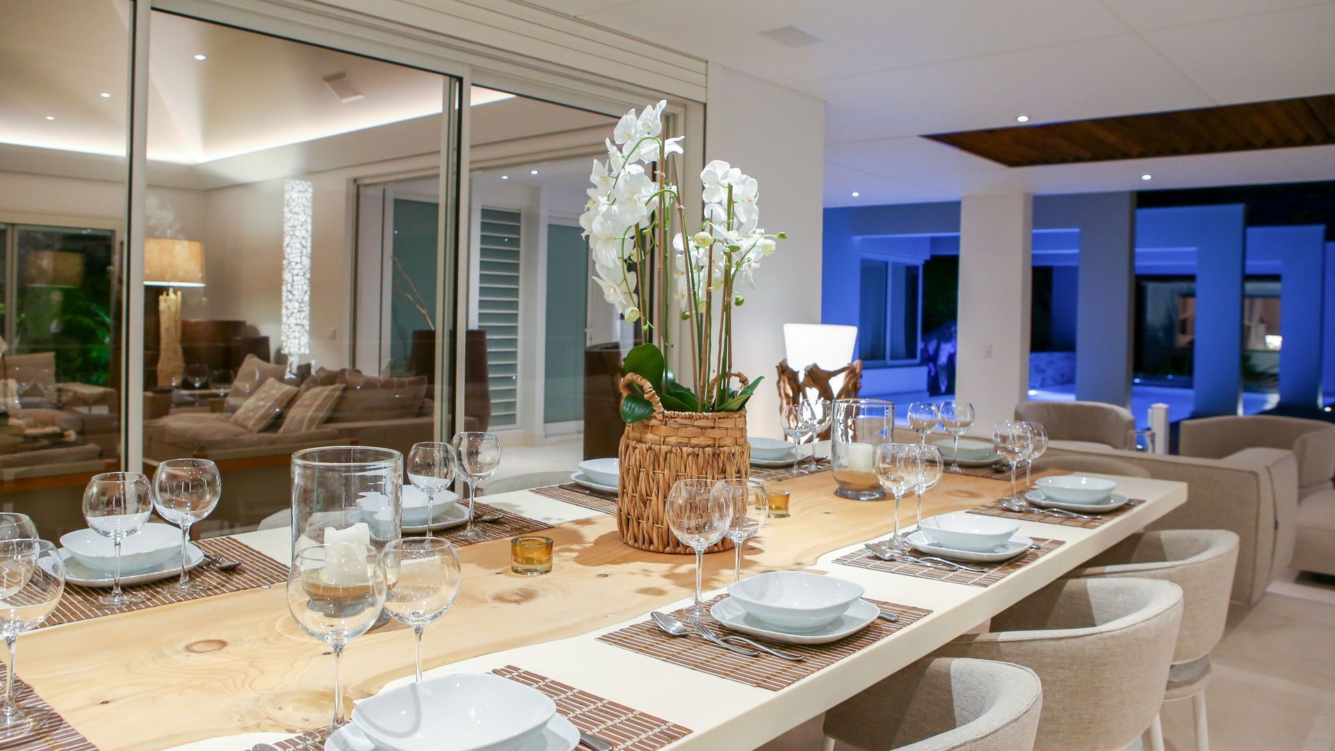 KITCHEN & DINING AREA
