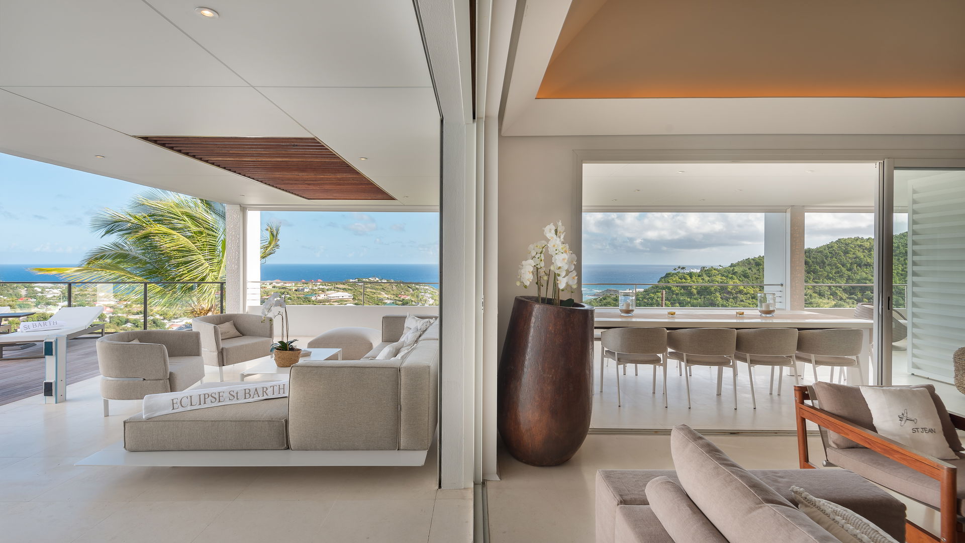 OUTDOOR LOUNGE AREA