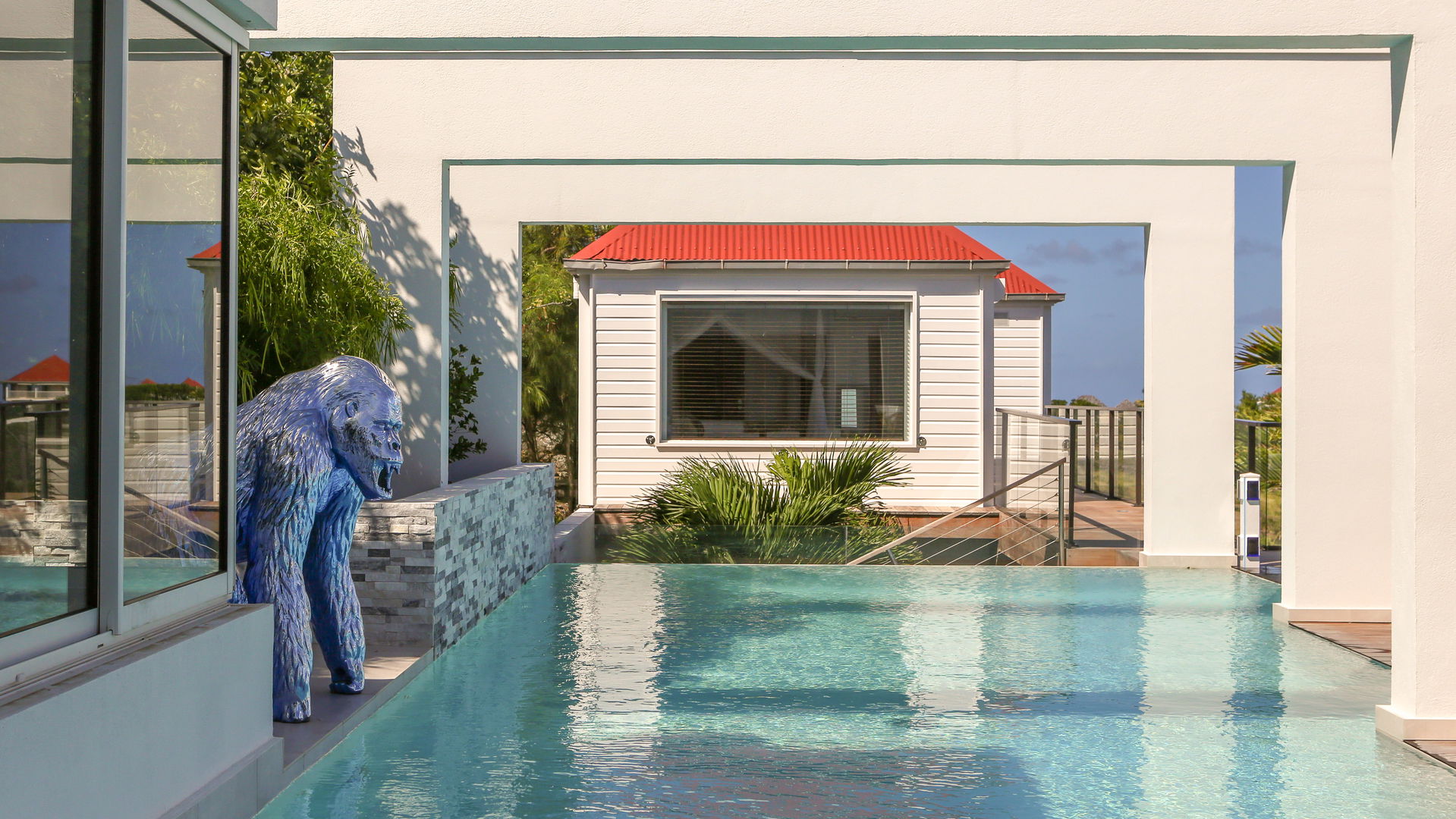 POOL & TERRACE