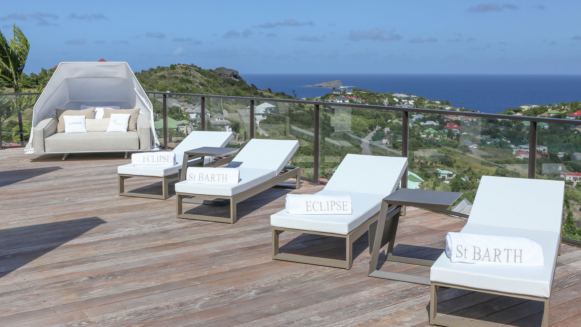 POOL & TERRACE