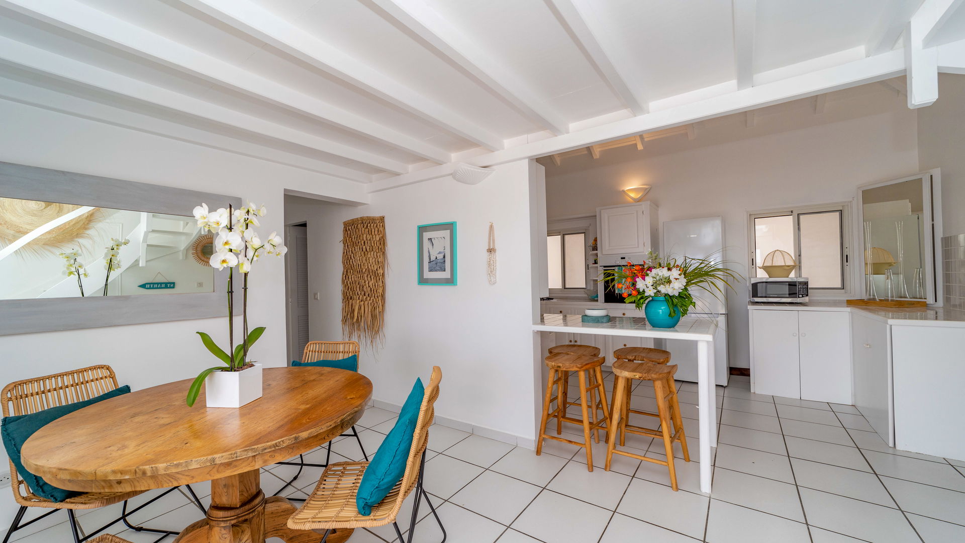 KITCHEN & DINING AREA
