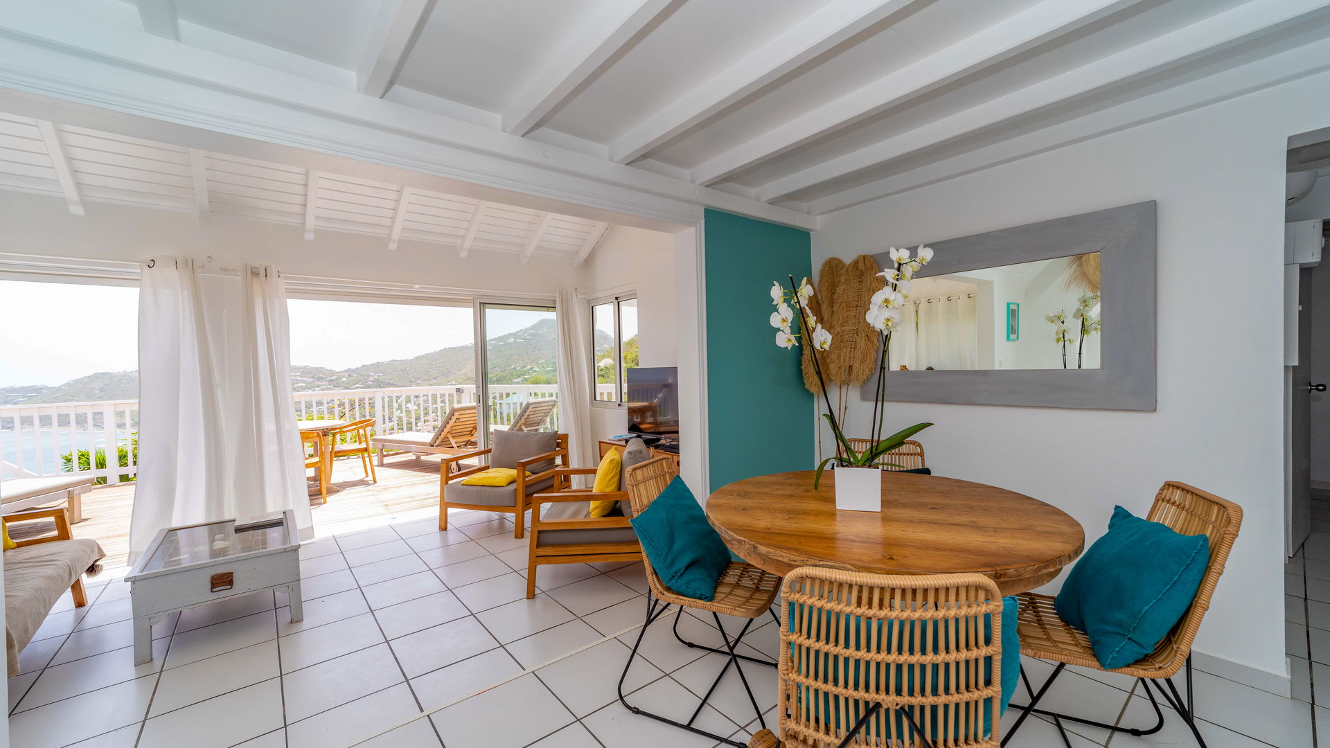 KITCHEN & DINING AREA