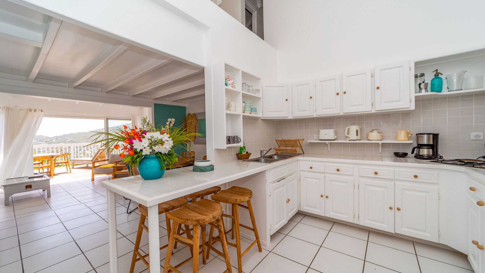 KITCHEN & DINING AREA