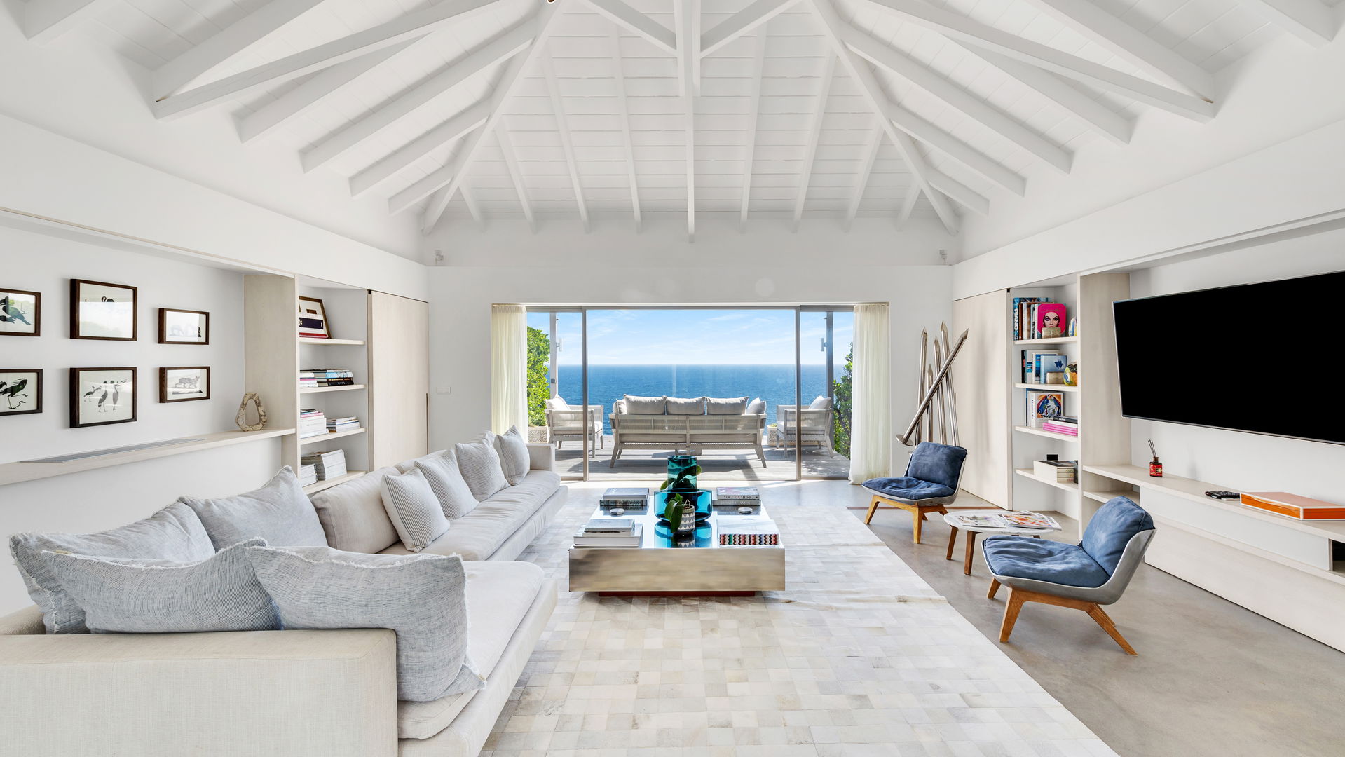 LIVING AREA VILLA  2