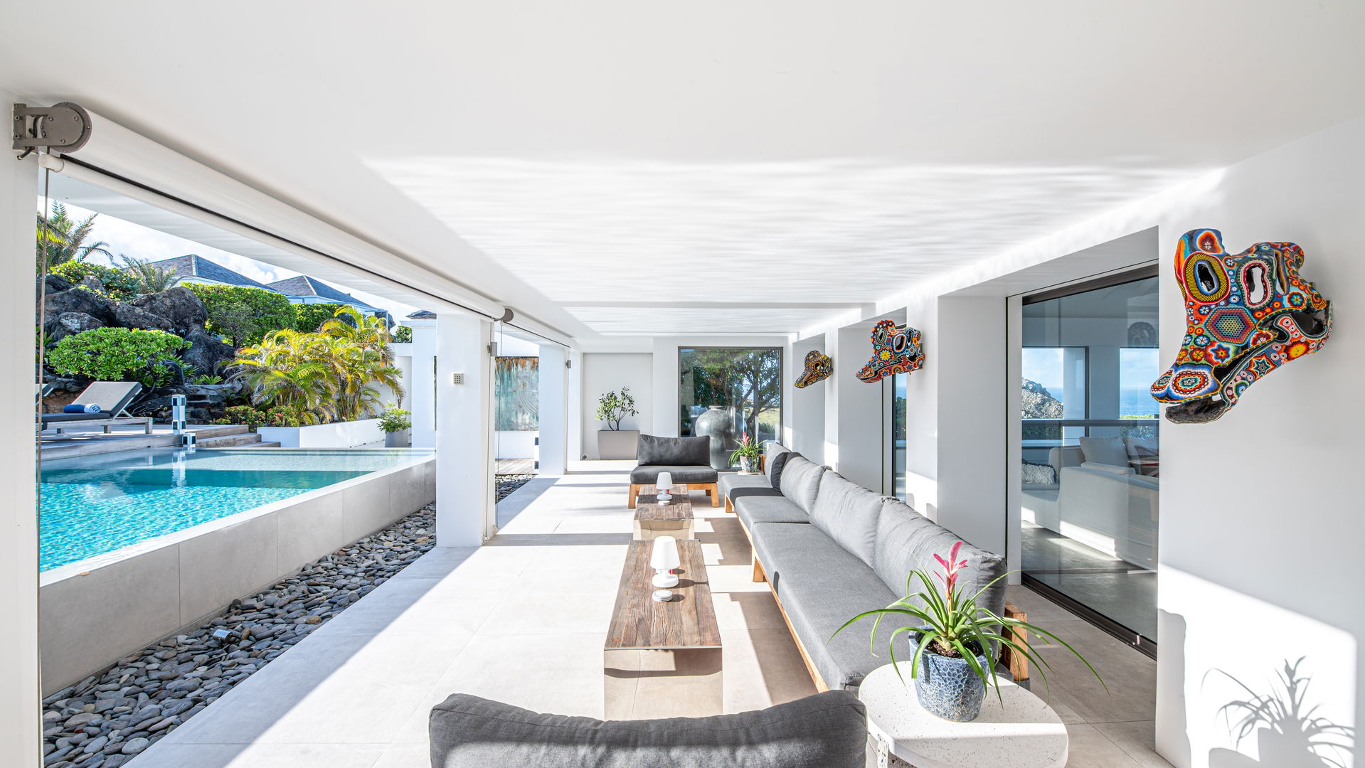 LOUNGE AREAS