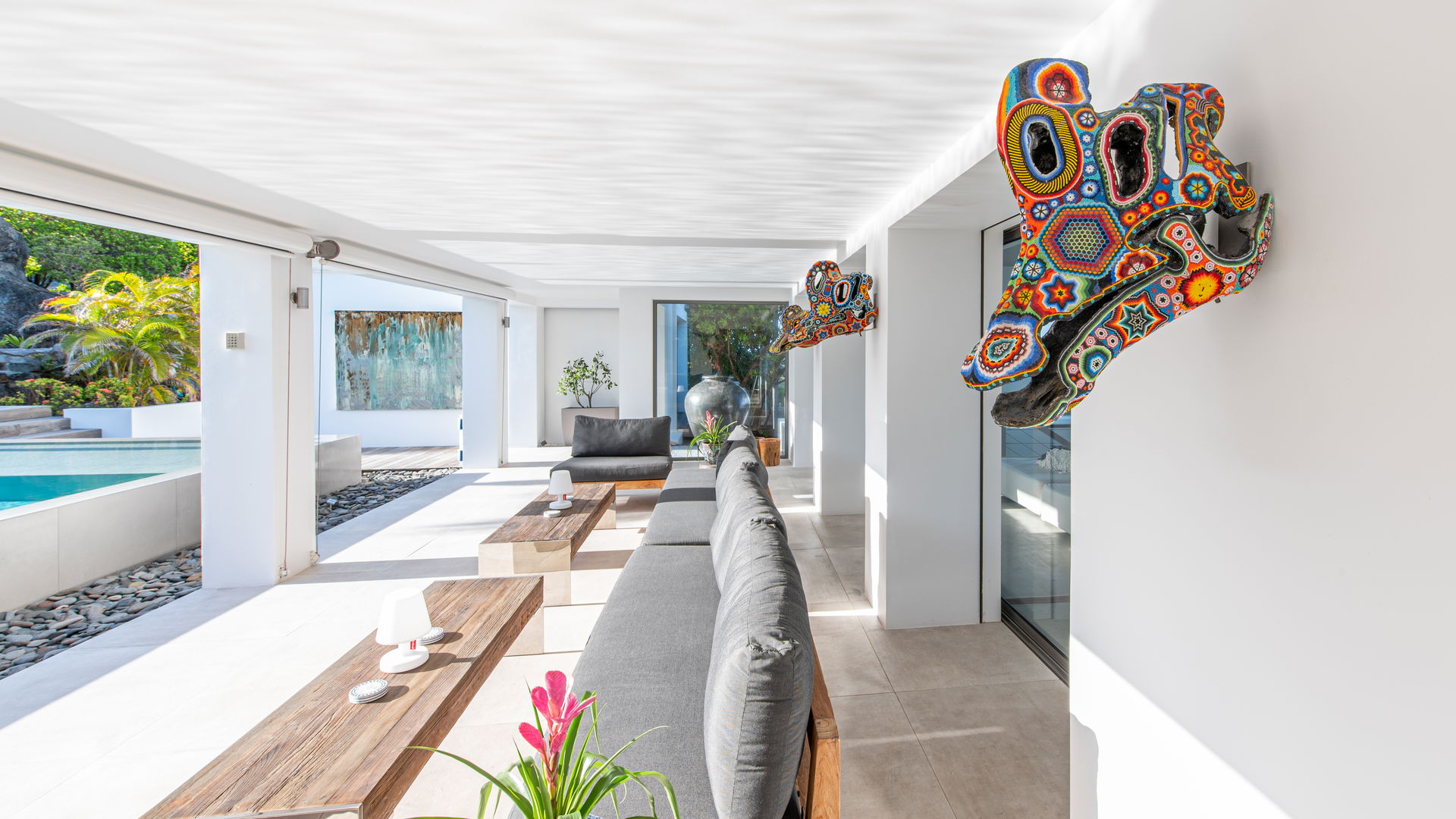 LOUNGE AREAS