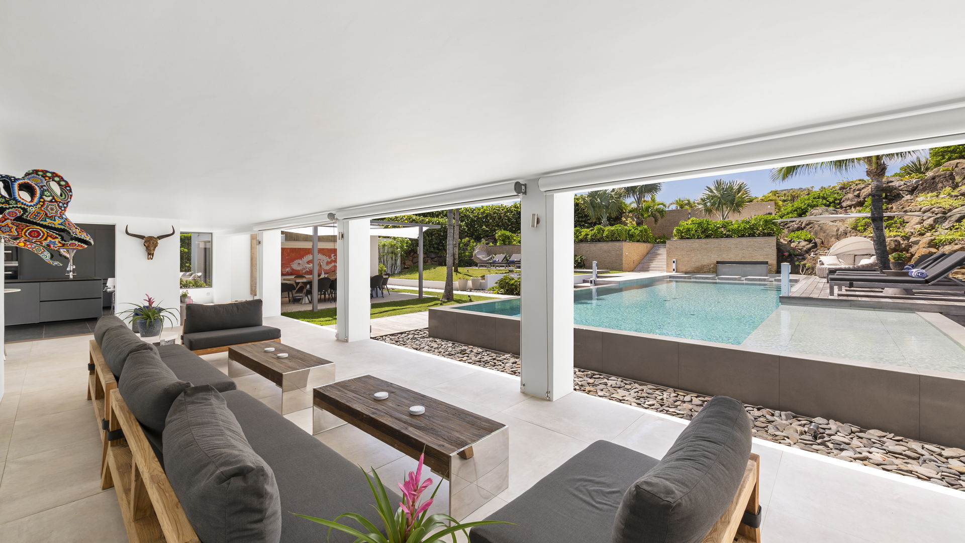 LOUNGE AREAS