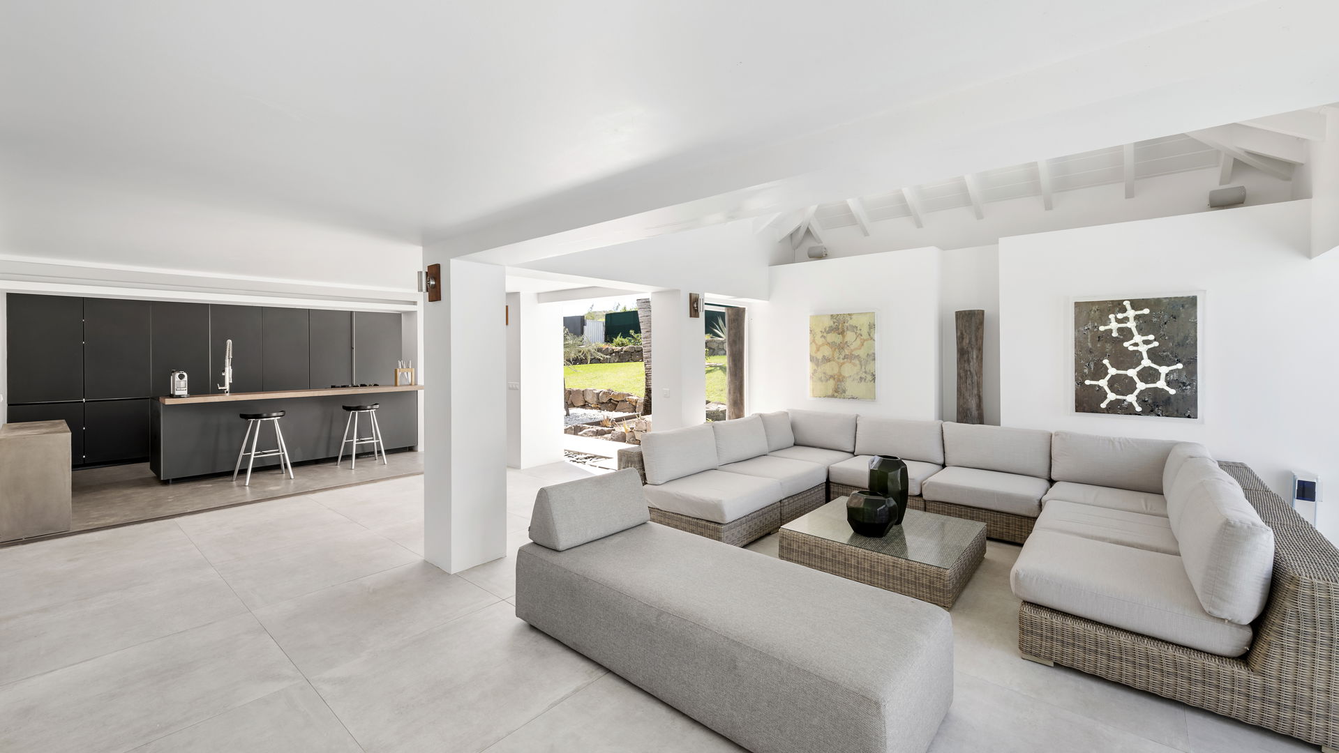 LOUNGE AREAS