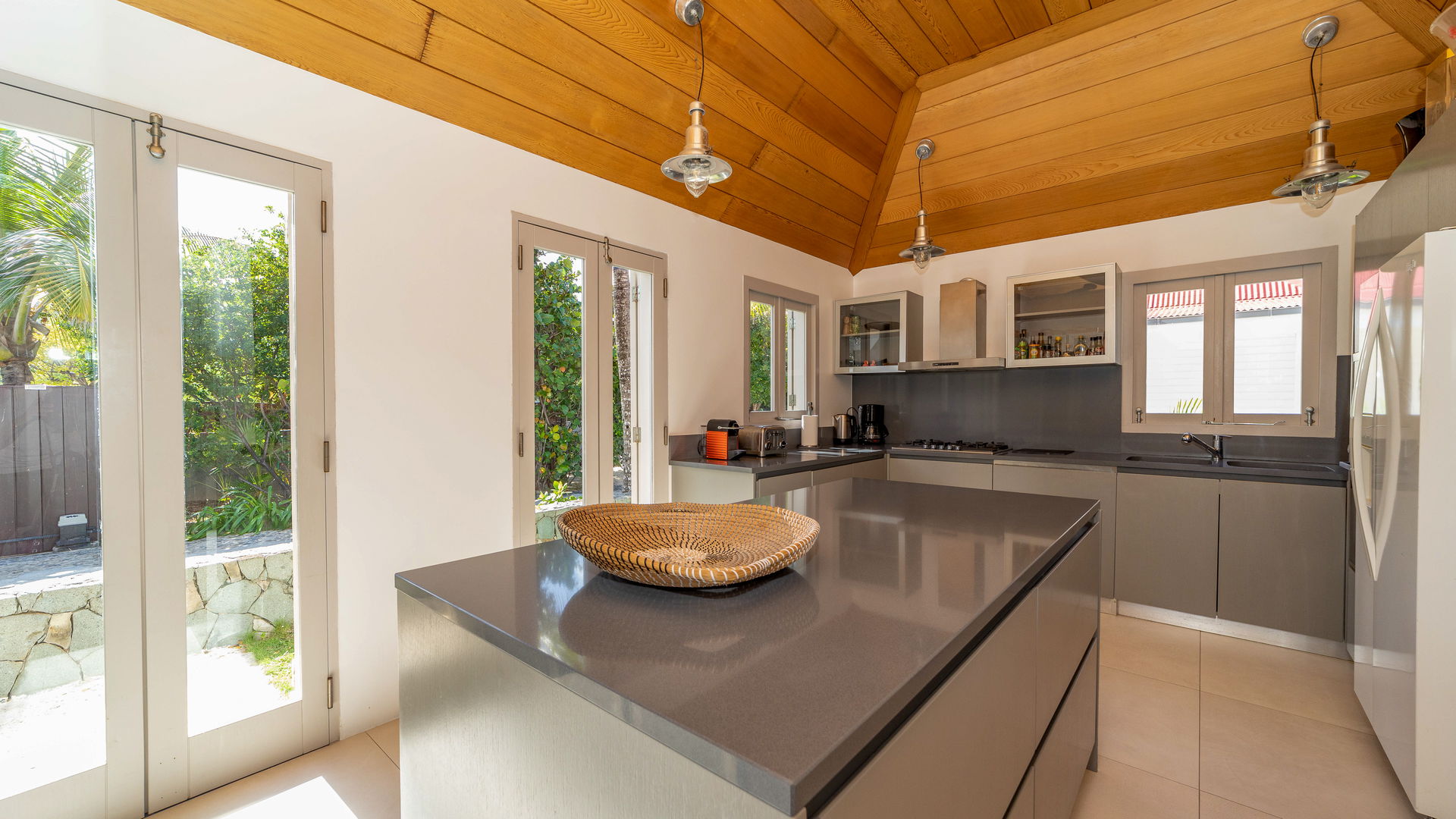 KITCHEN & DINING AREA