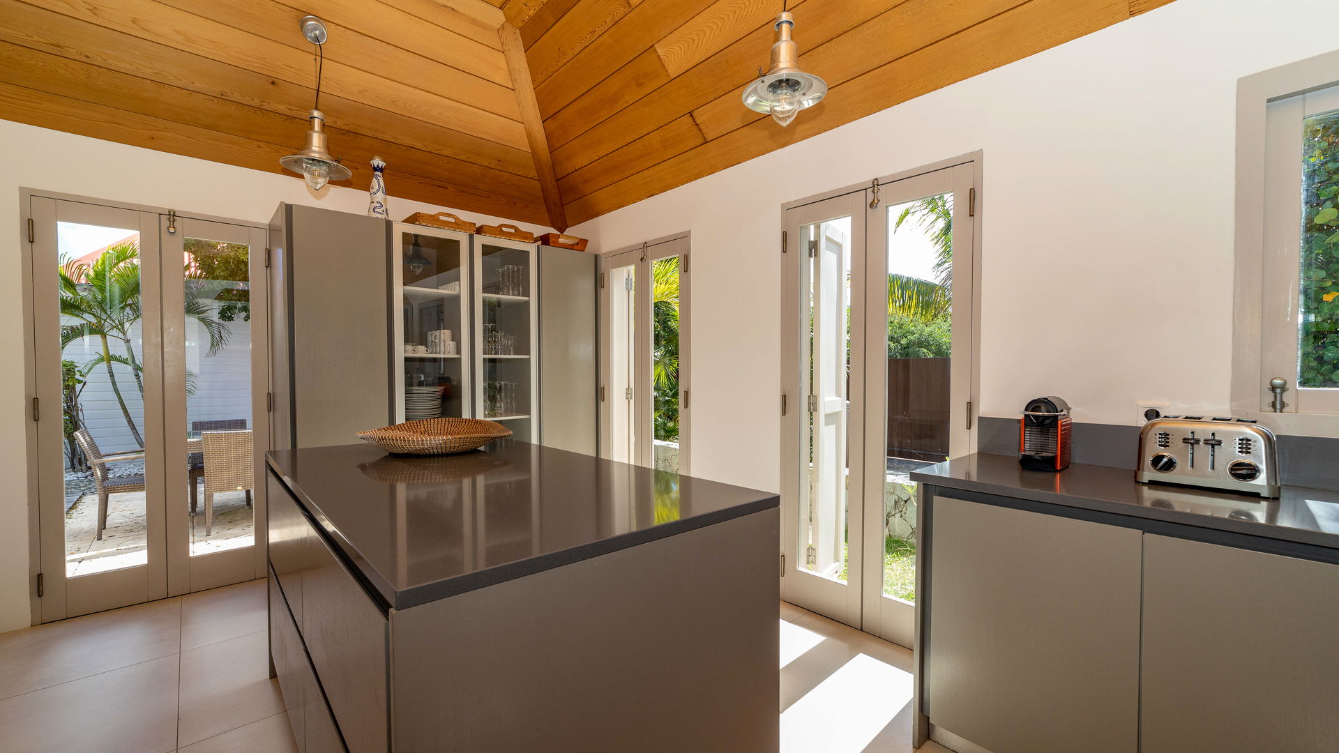 KITCHEN & DINING AREA
