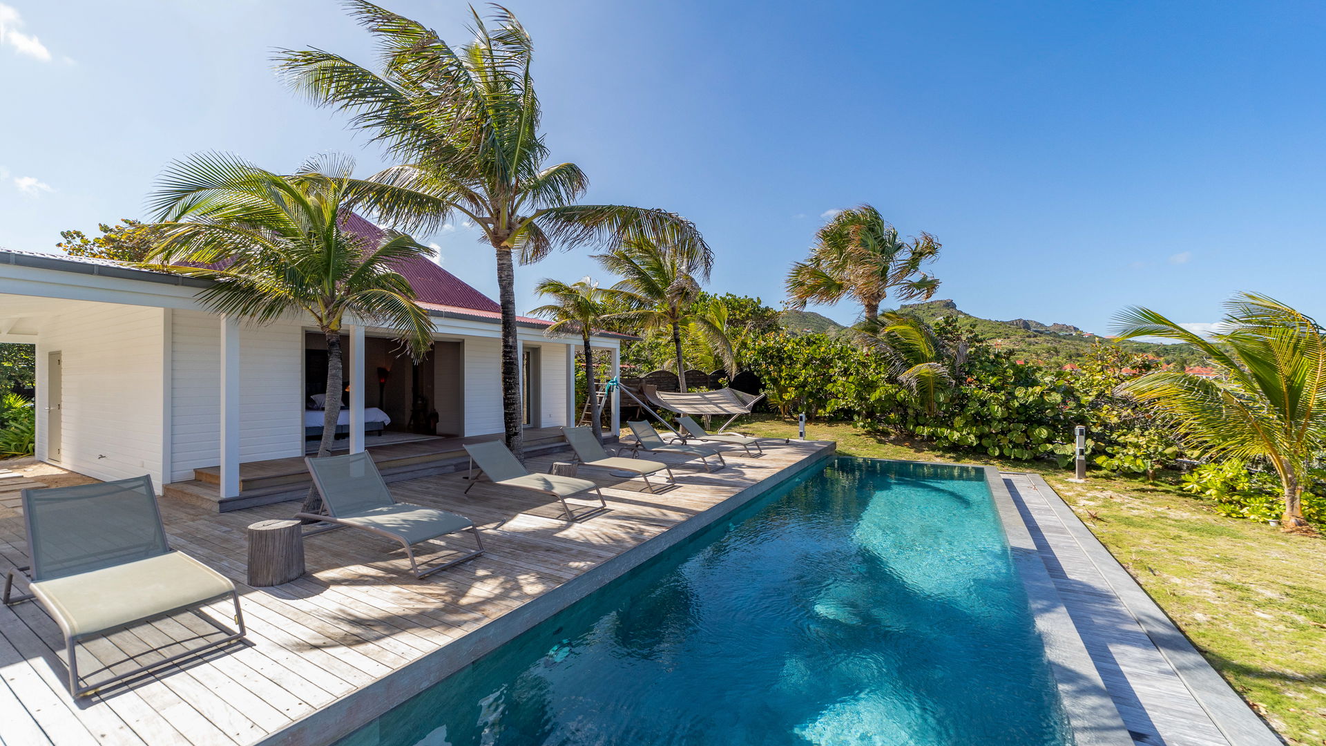 POOL & TERRACE