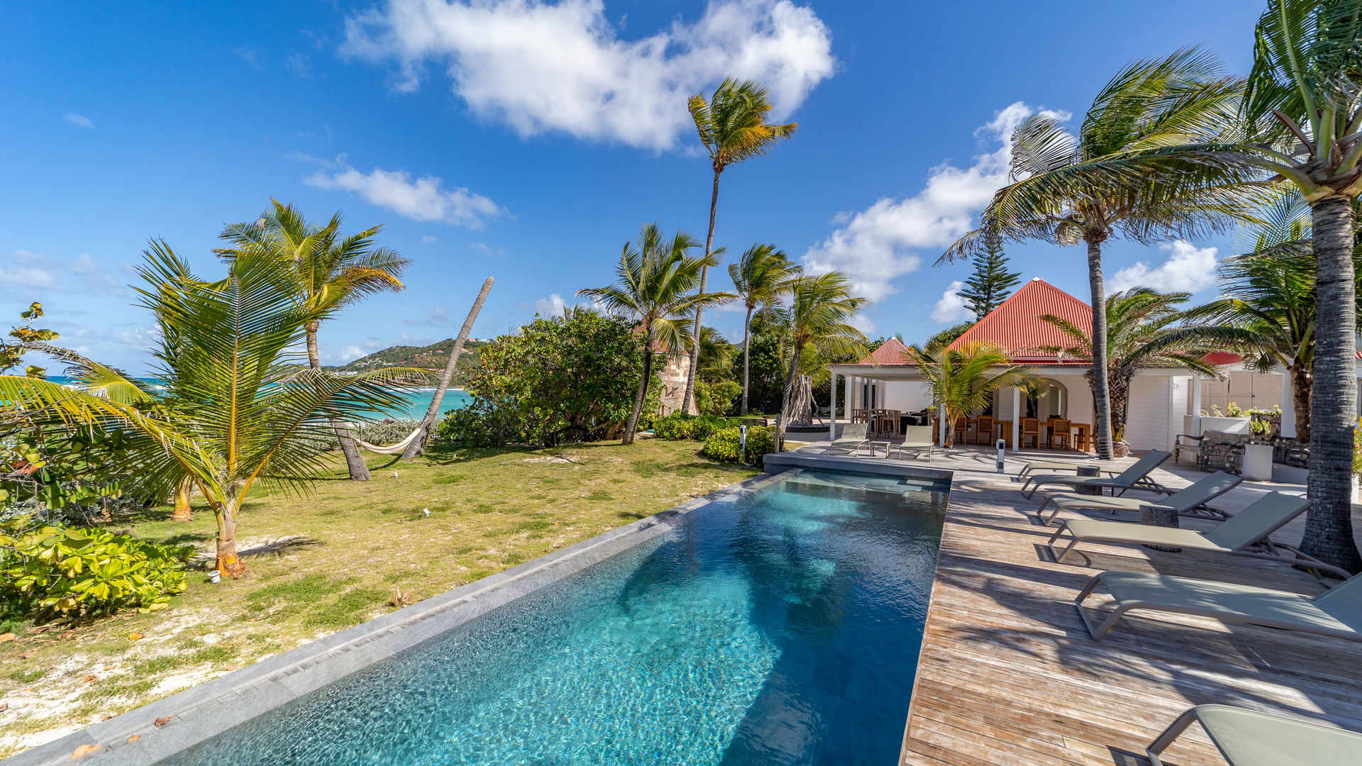POOL & TERRACE