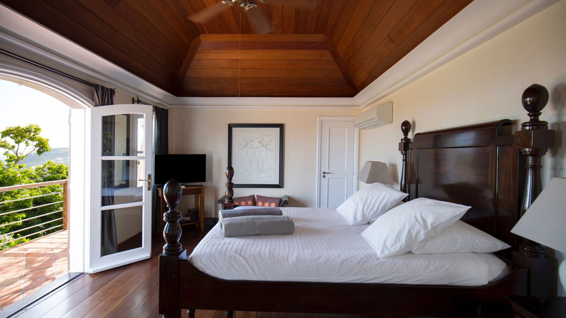 BEDROOM 1