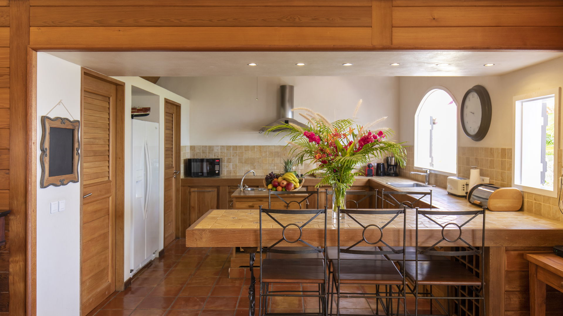 KITCHEN & DINING AREA