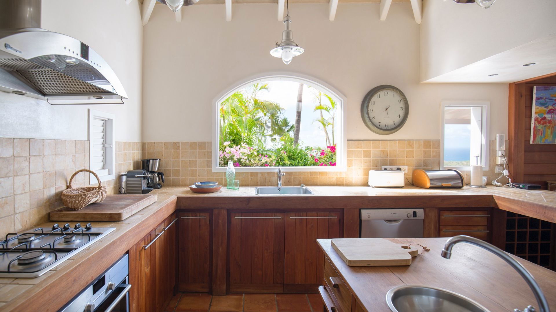 KITCHEN & DINING AREA
