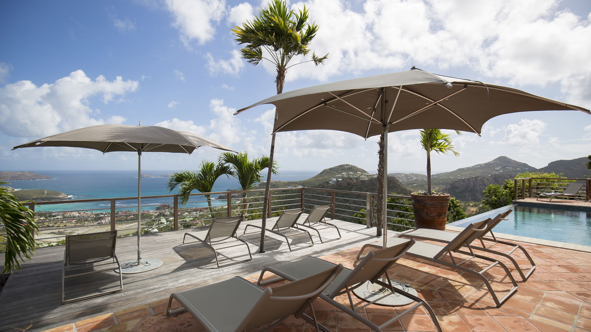 POOL & TERRACE
