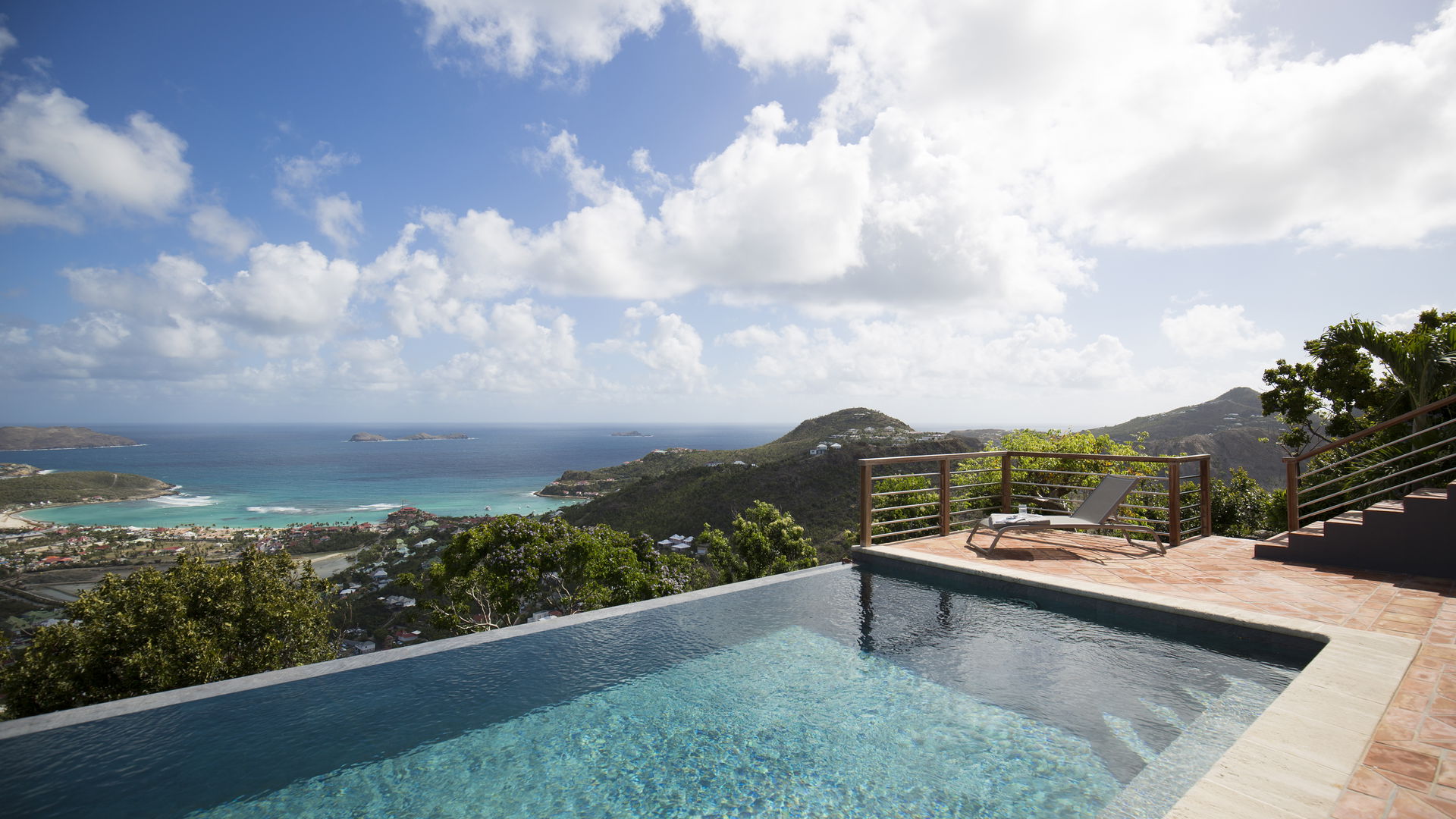 POOL & TERRACE