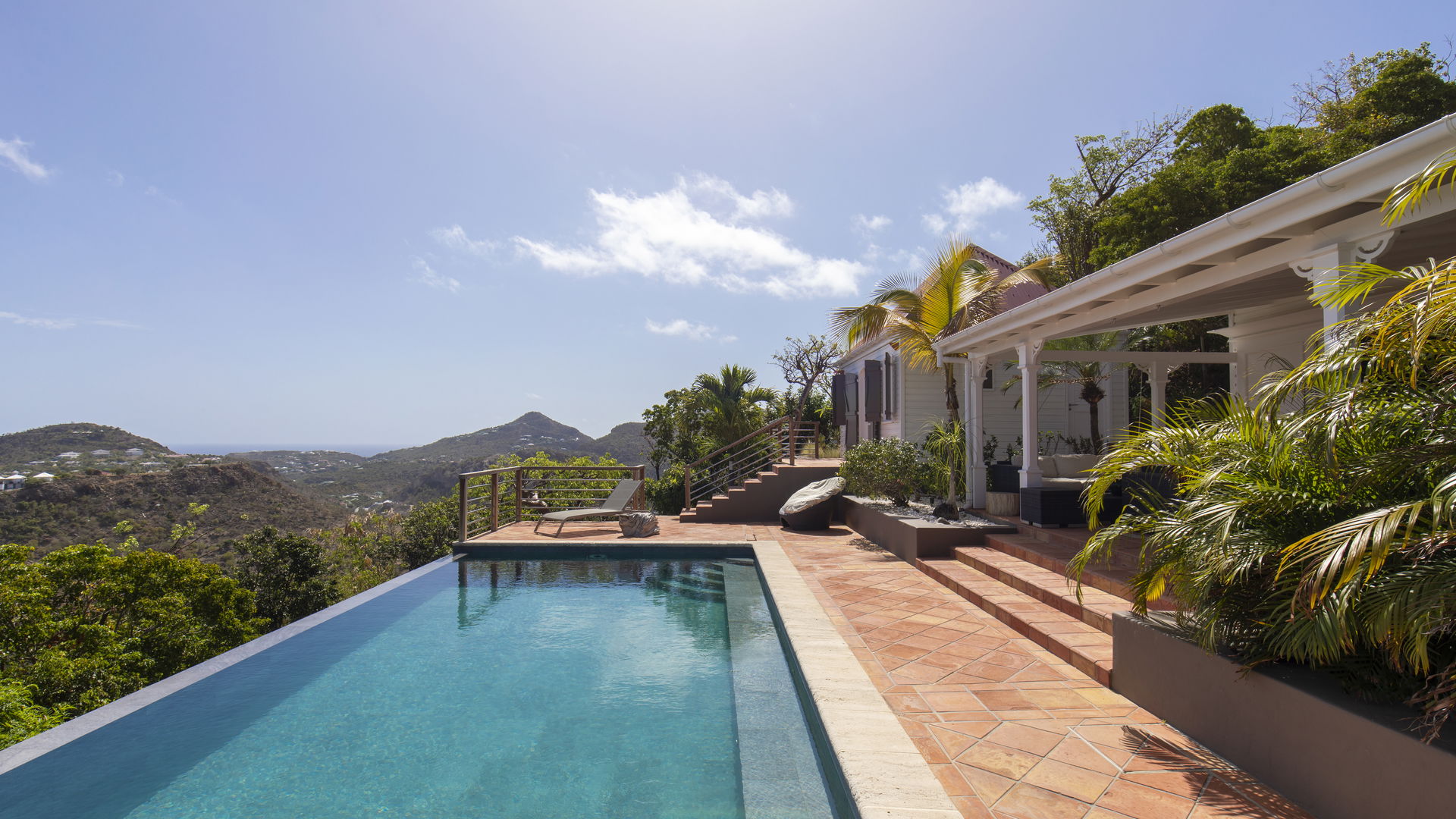POOL & TERRACE